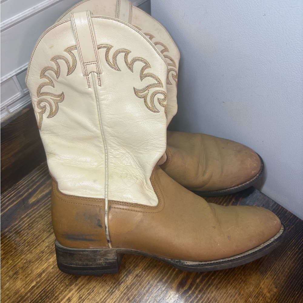 Ariat Tan And Cream Cowboy Boots Size 7.5 B